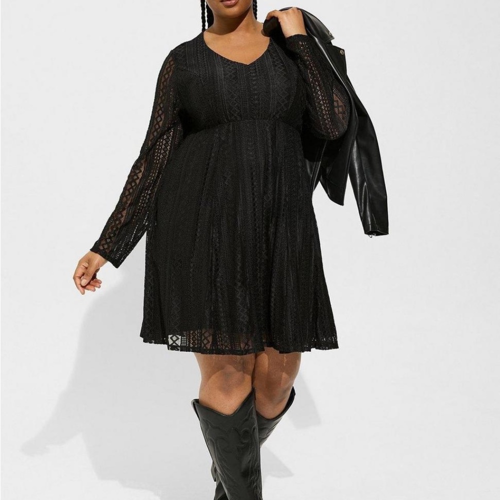 At The Knee Geo Lace V-Neck Skater Dress -torrid- 2X NWT
